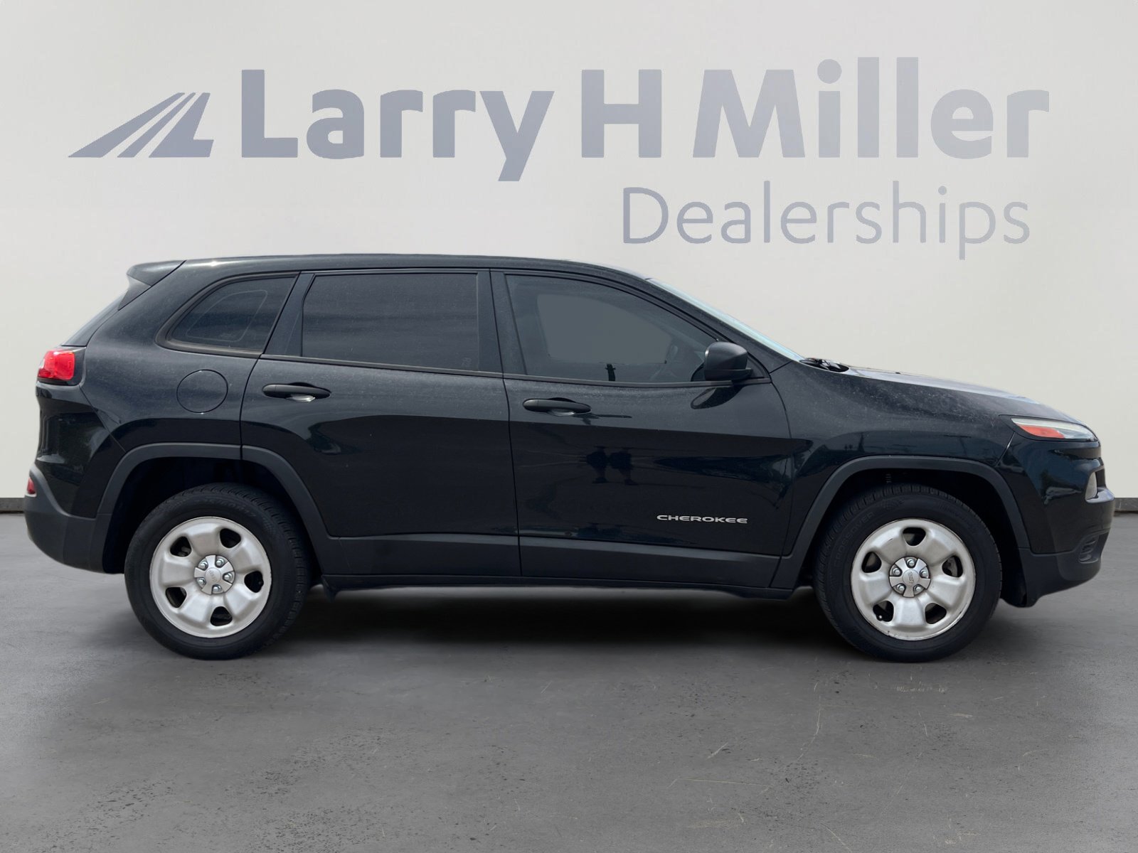 Used 2015 Jeep Cherokee Sport image 6