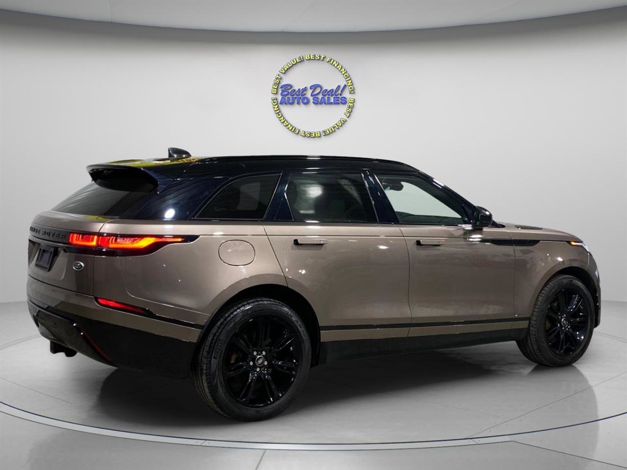 Used 2018 Land Rover Range Rover Velar R-Dynamic SE image 21
