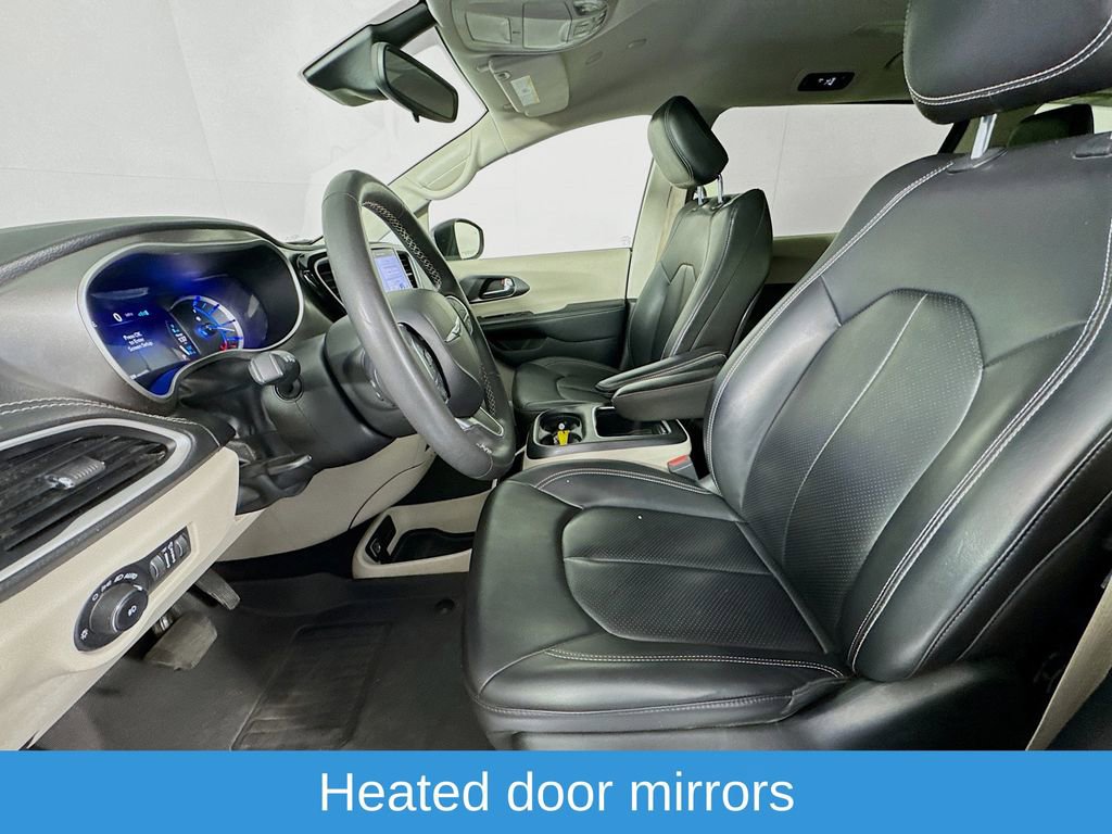 Used 2023 Chrysler Pacifica Touring-L image 25