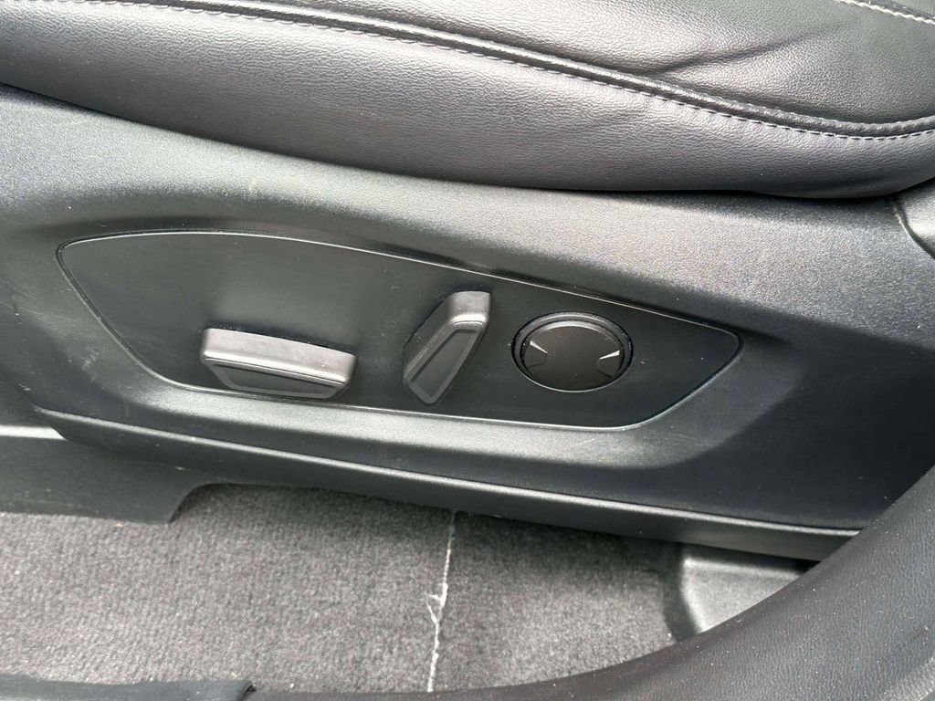 Used 2022 Ford Explorer XLT w/ Equipment Group 202A image 20