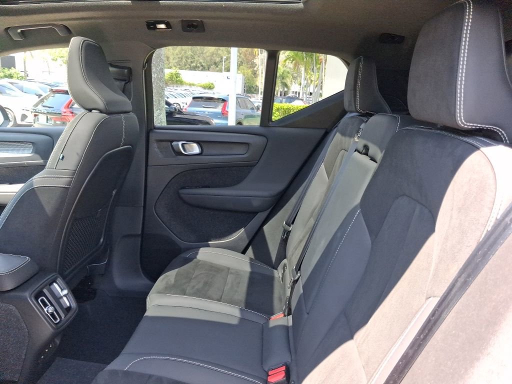 Used 2023 Volvo XC40 B5 Plus w/ Climate Package image 8