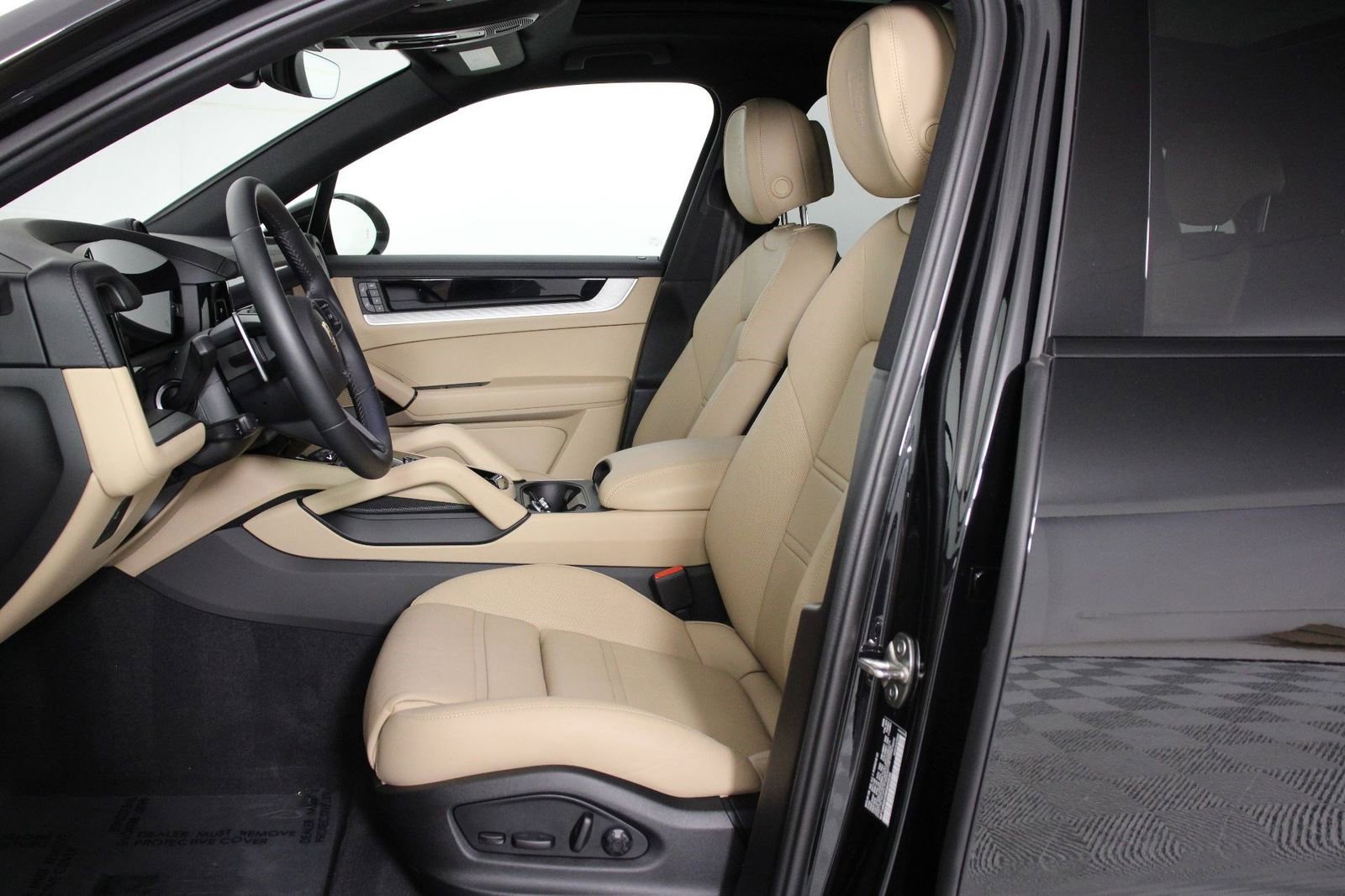 Certified 2025 Porsche Cayenne S image 5