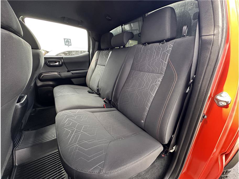Used 2016 Toyota Tacoma TRD Off-Road AWD/4WD image 16