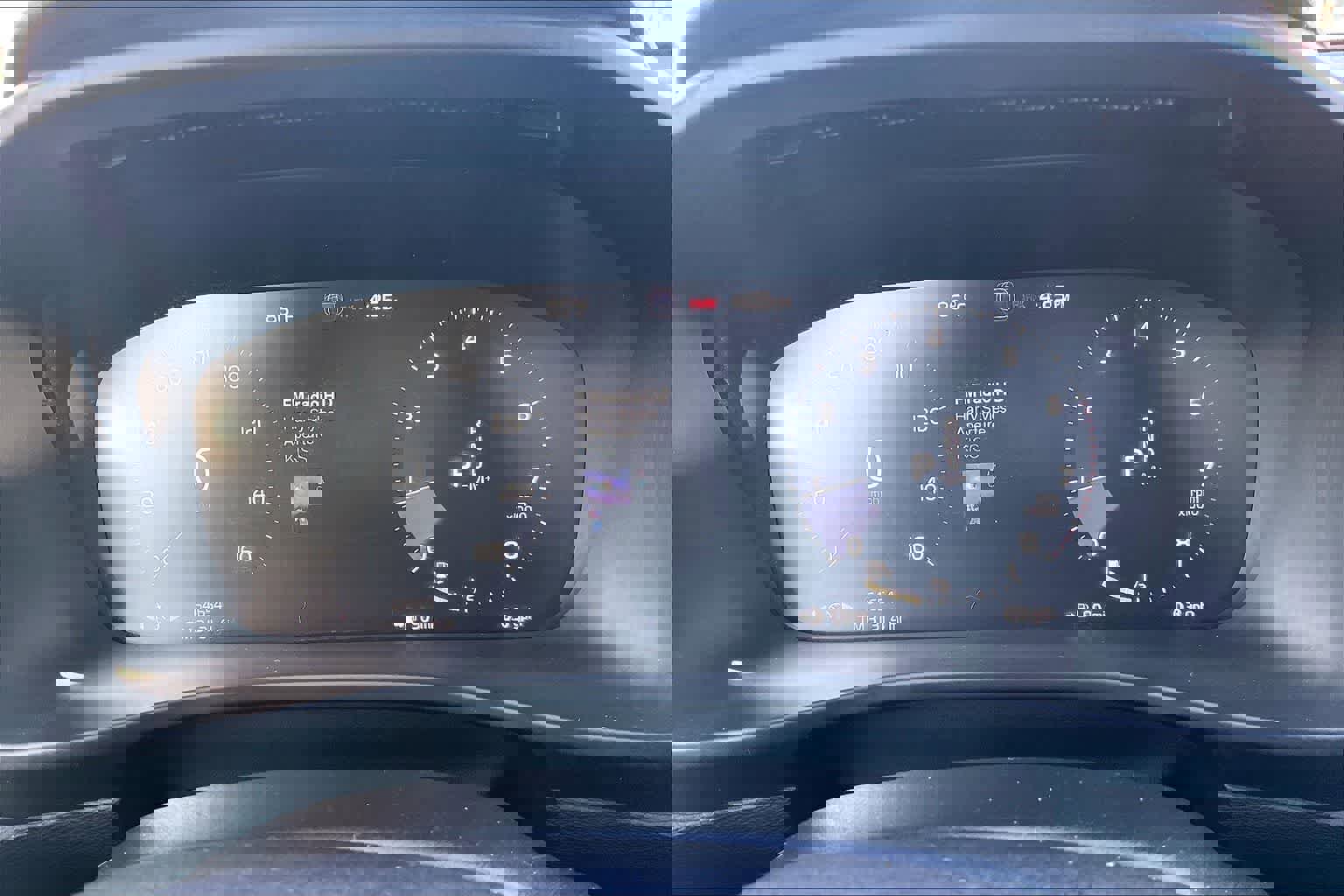 Used 2019 Volvo XC40 T5 Momentum image 17