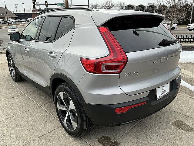 Certified 2025 Volvo XC40 B5 Plus image 10