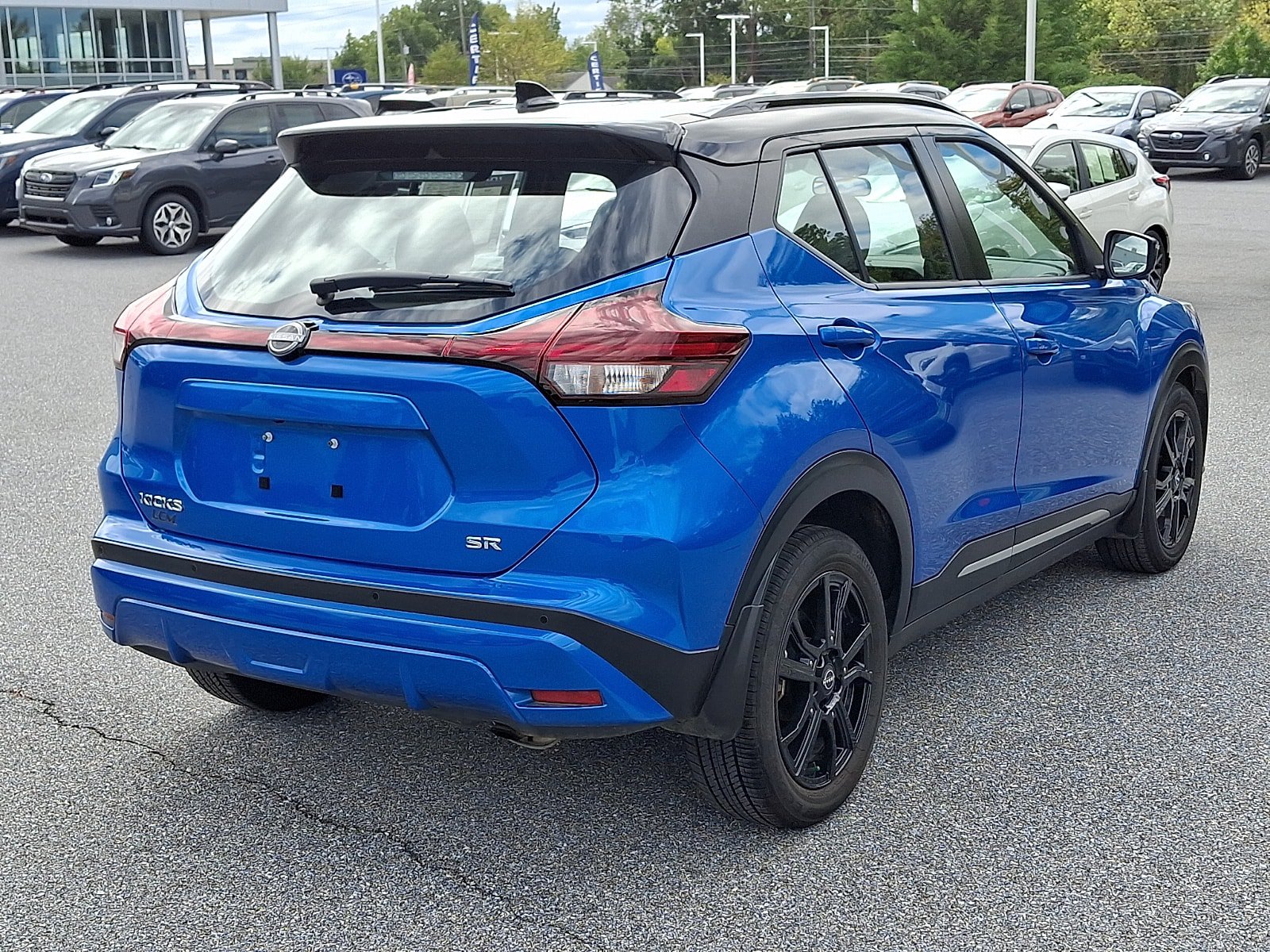 Used 2023 Nissan Kicks SR w/ SR Premium Package FWD image 4