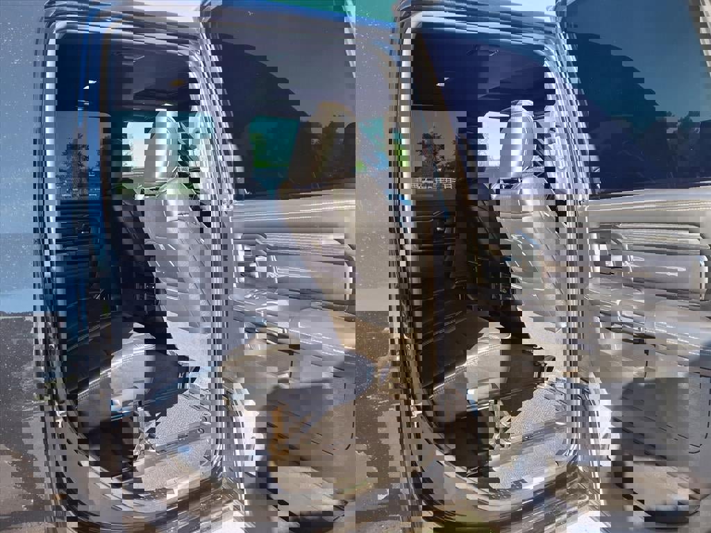 Used 2024 RAM 3500 Limited image 31