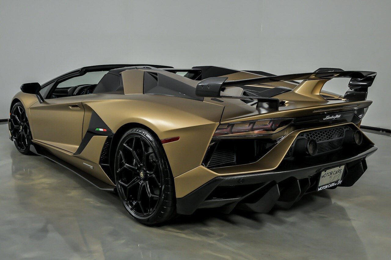 Used 2021 Lamborghini Aventador SVJ AWD/4WD image 9