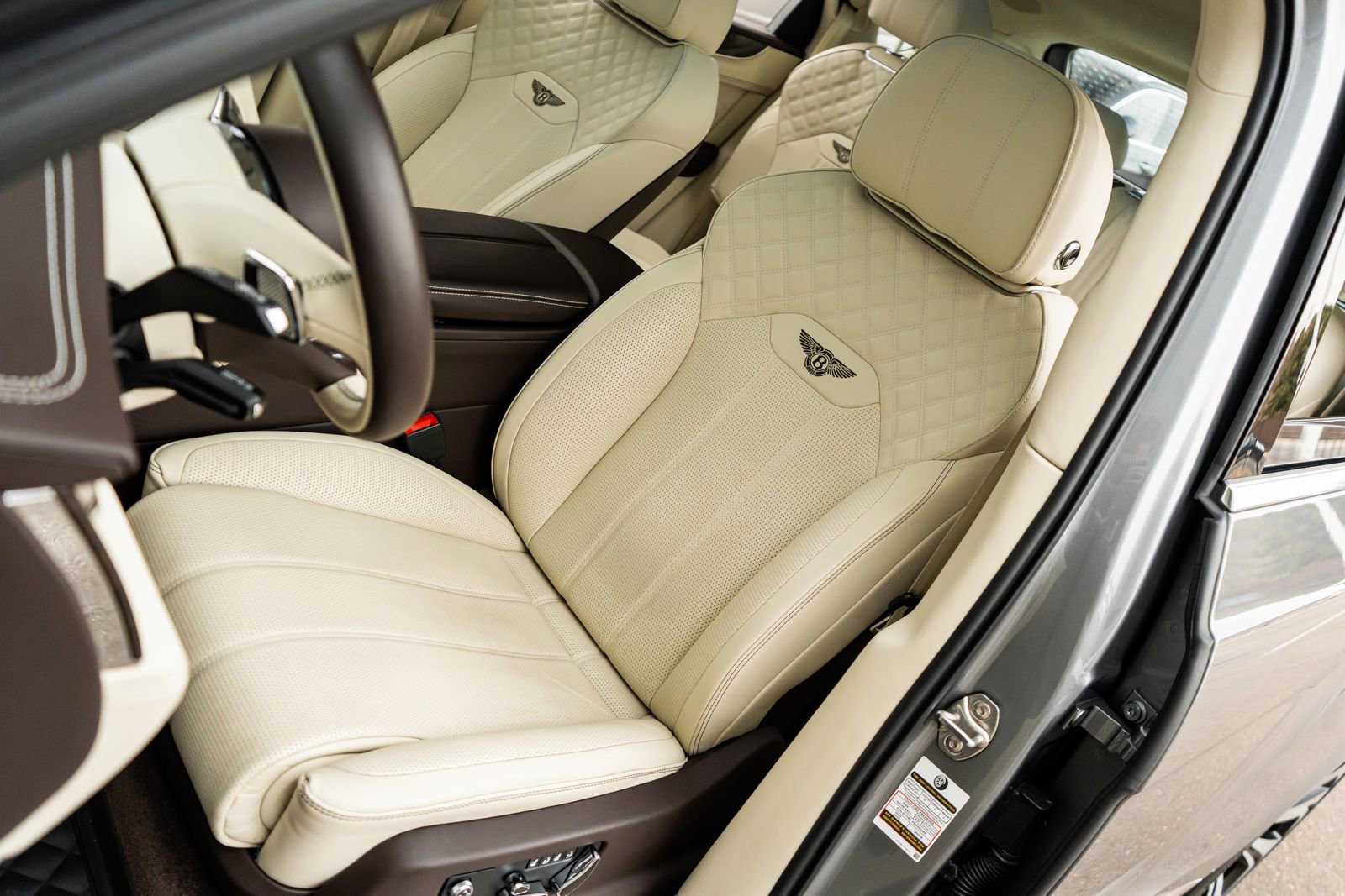 Used 2022 Bentley Bentayga image 26