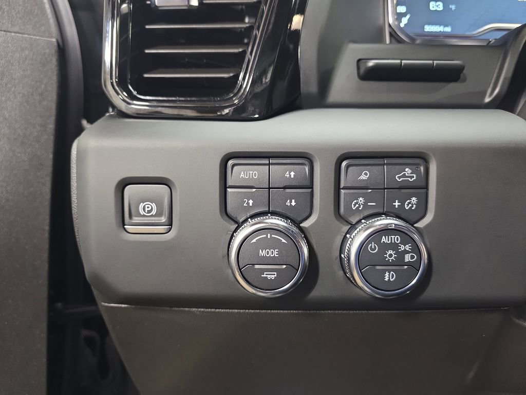 Used 2024 GMC Sierra 1500 AT4 w/ Technology Package AWD/4WD image 27