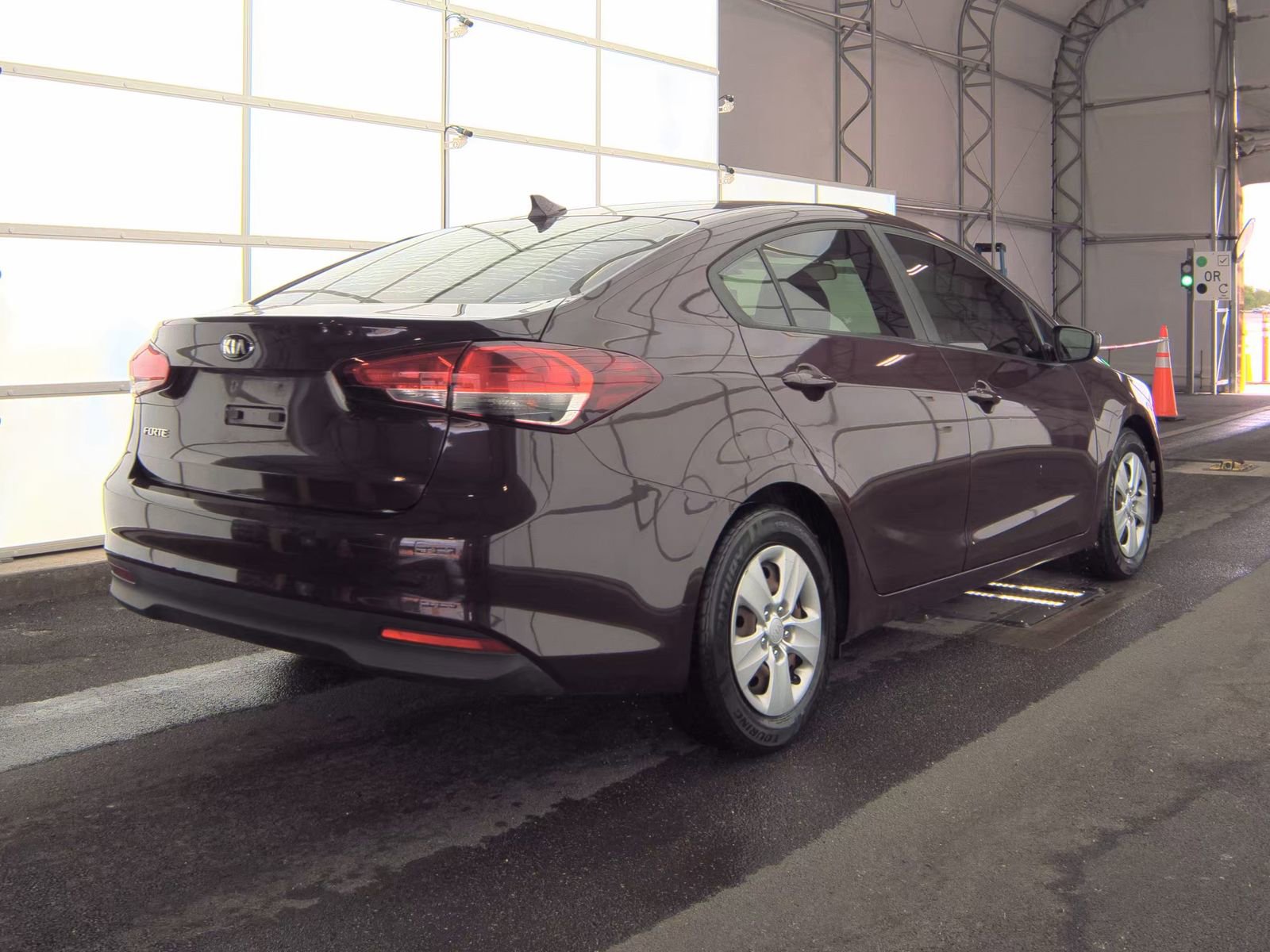 Used 2017 Kia Forte LX image 8
