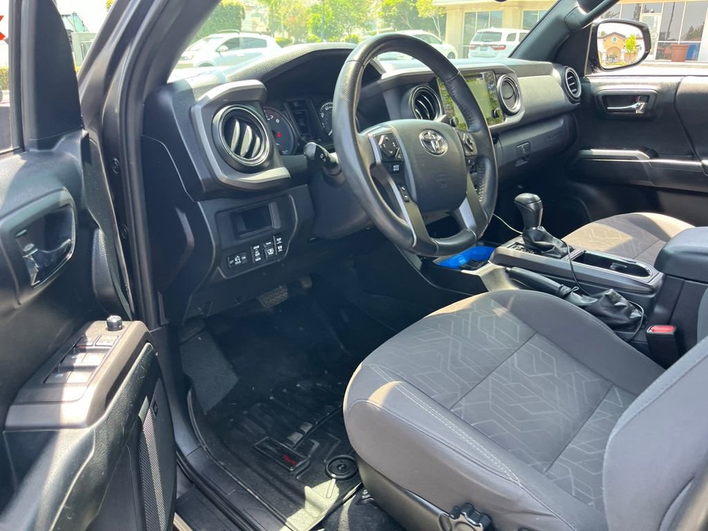 Used 2017 Toyota Tacoma TRD Sport AWD/4WD image 8