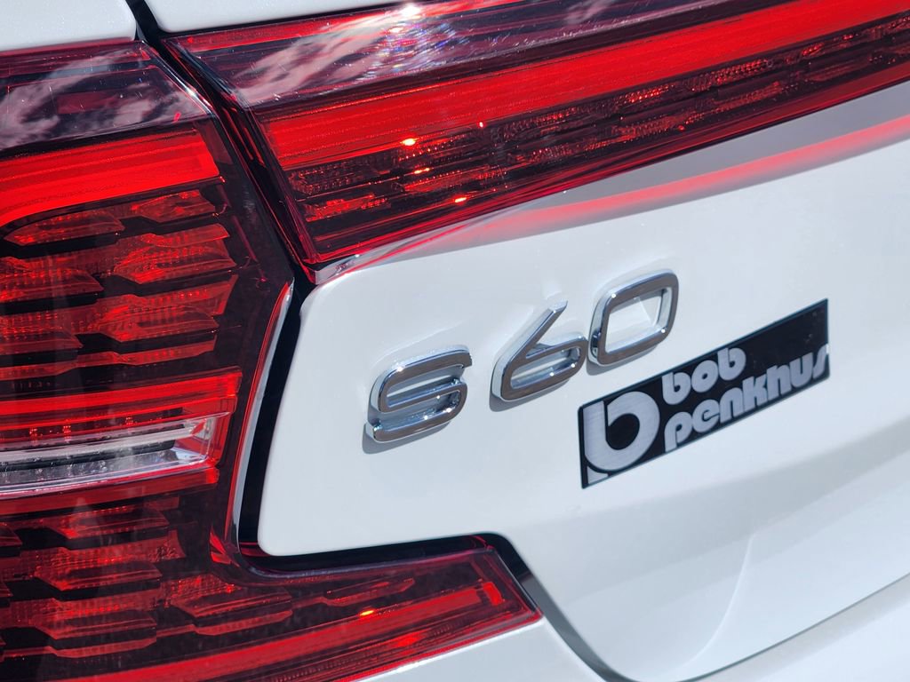 Used 2025 Volvo S60 T8 Plus image 31
