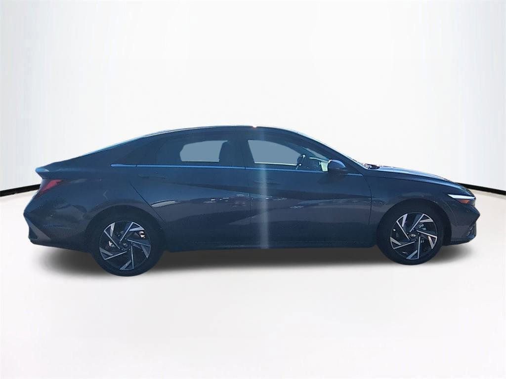 New 2026 Hyundai Elantra Limited image 4