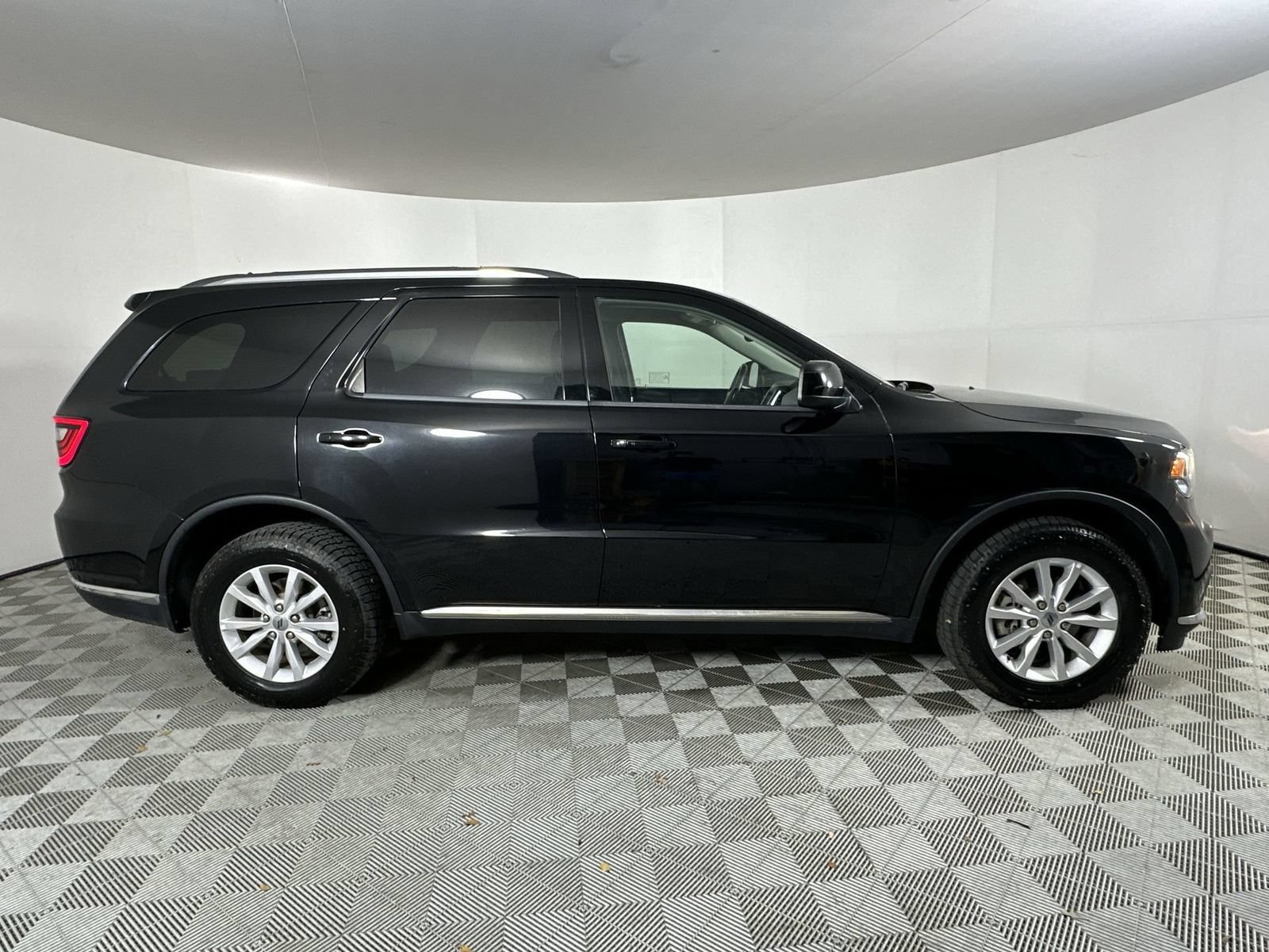 Used 2019 Dodge Durango SXT AWD/4WD image 9