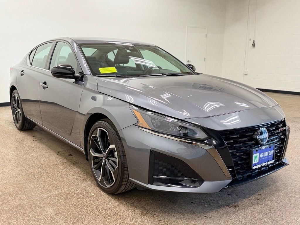 Used 2025 Nissan Altima 2.5 SR image 9