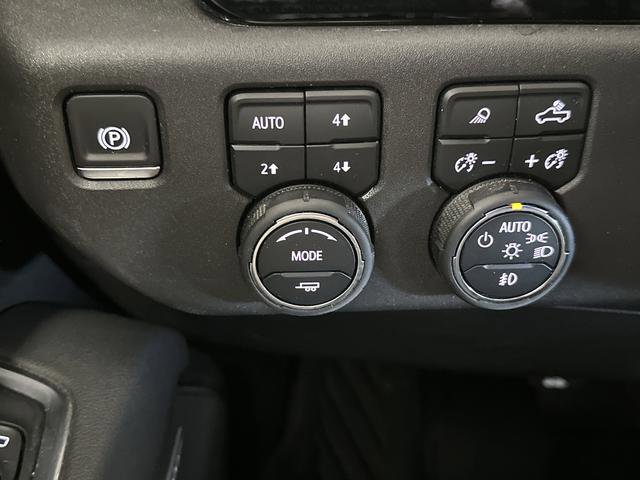 Used 2025 Chevrolet Silverado 1500 LT Trail Boss w/ LT Trail Boss Premium Package AWD/4WD image 22