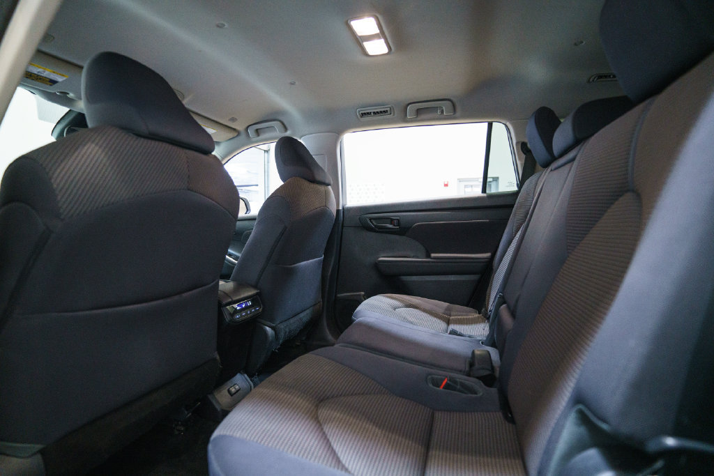 Used 2023 Toyota Highlander LE FWD image 28