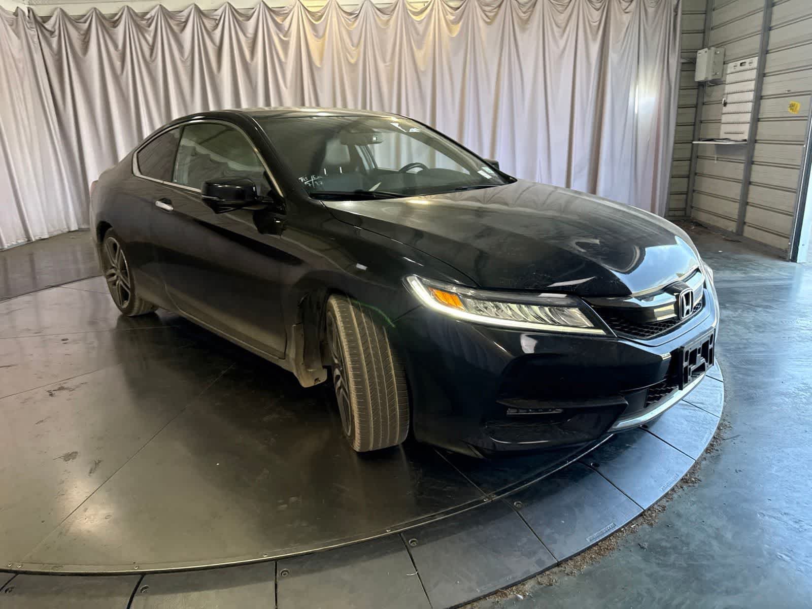 Used 2017 Honda Accord Touring image 3