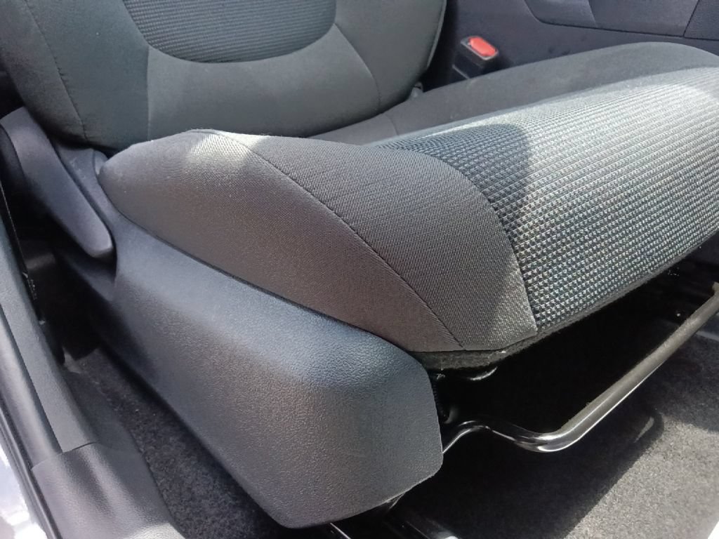 Used 2025 Toyota RAV4 LE AWD/4WD image 32