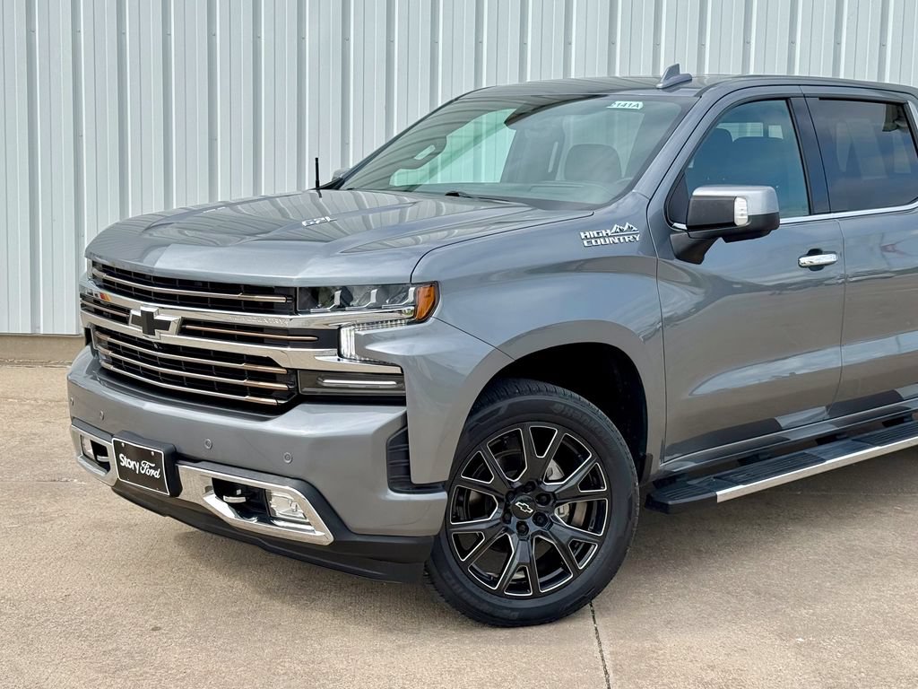Used 2021 Chevrolet Silverado 1500 High Country w/ Technology Package AWD/4WD image 2