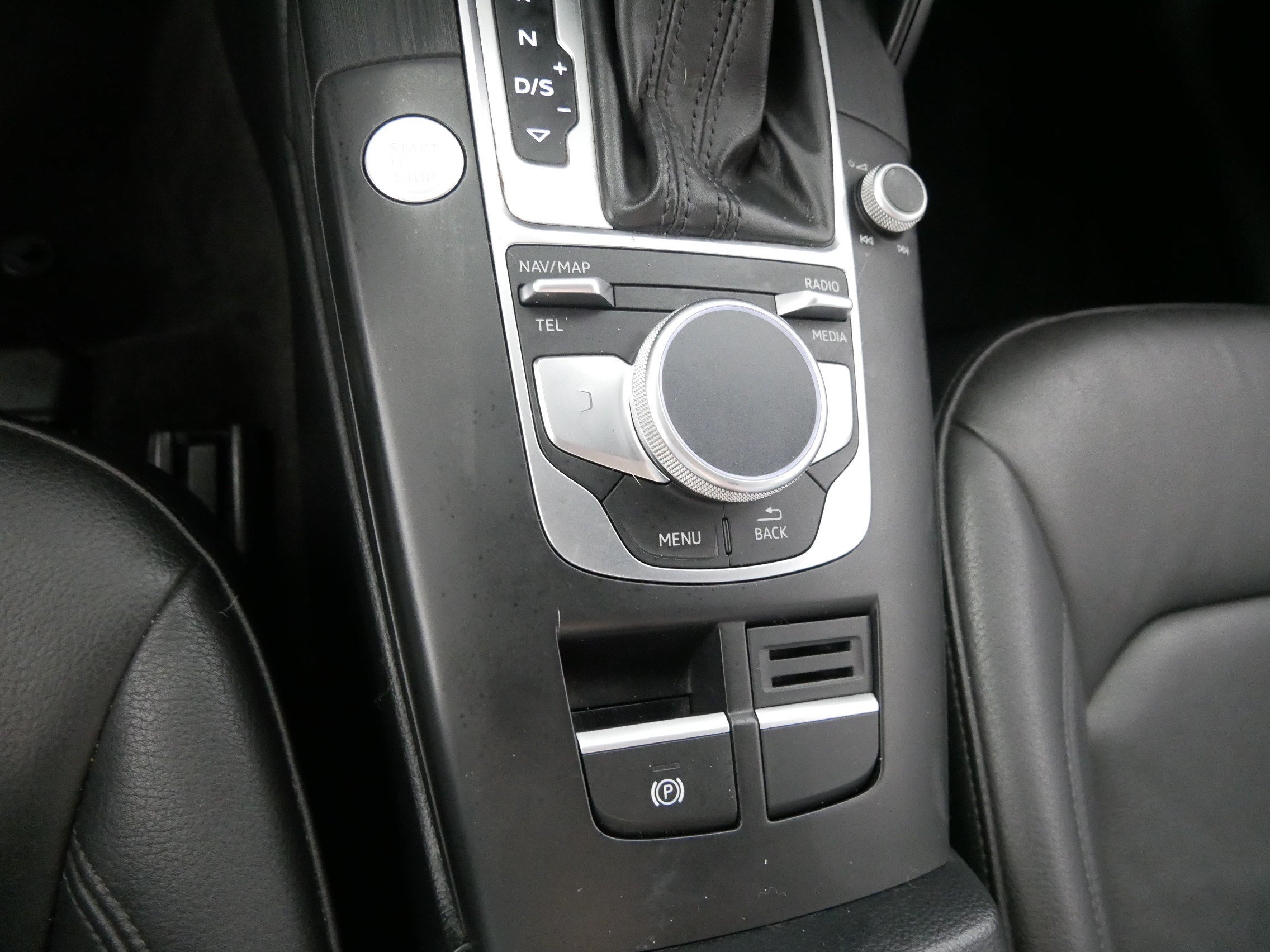 Used 2018 Audi A3 e-tron Prestige w/ Prestige Package FWD image 29