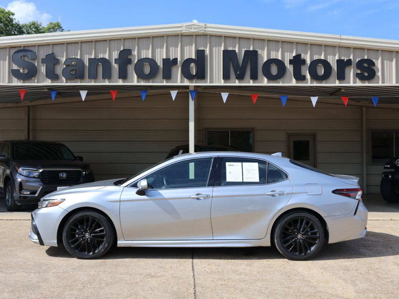 Used 2024 Toyota Camry XSE FWD image 3