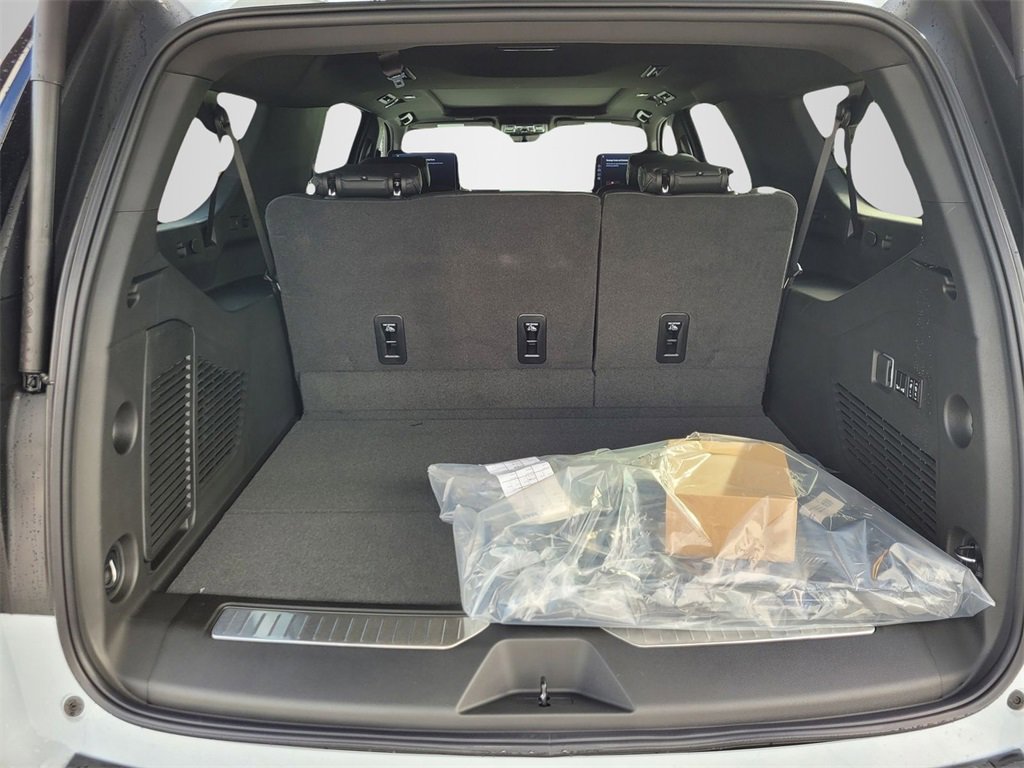 New 2026 GMC Yukon XL Denali image 7