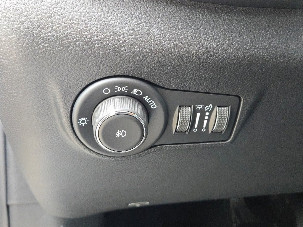 New 2026 Jeep Compass Limited image 25