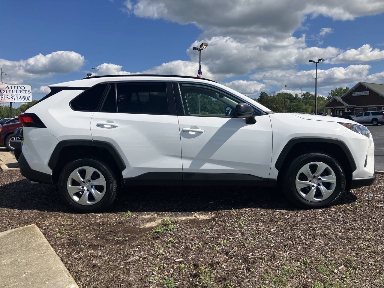 Used 2021 Toyota RAV4 LE FWD image 2