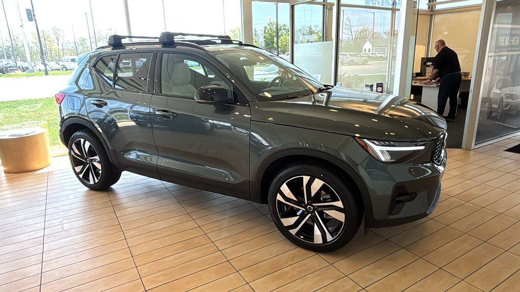New 2026 Volvo XC40 B5 Plus w/ Protection Package Premier AWD/4WD image 2