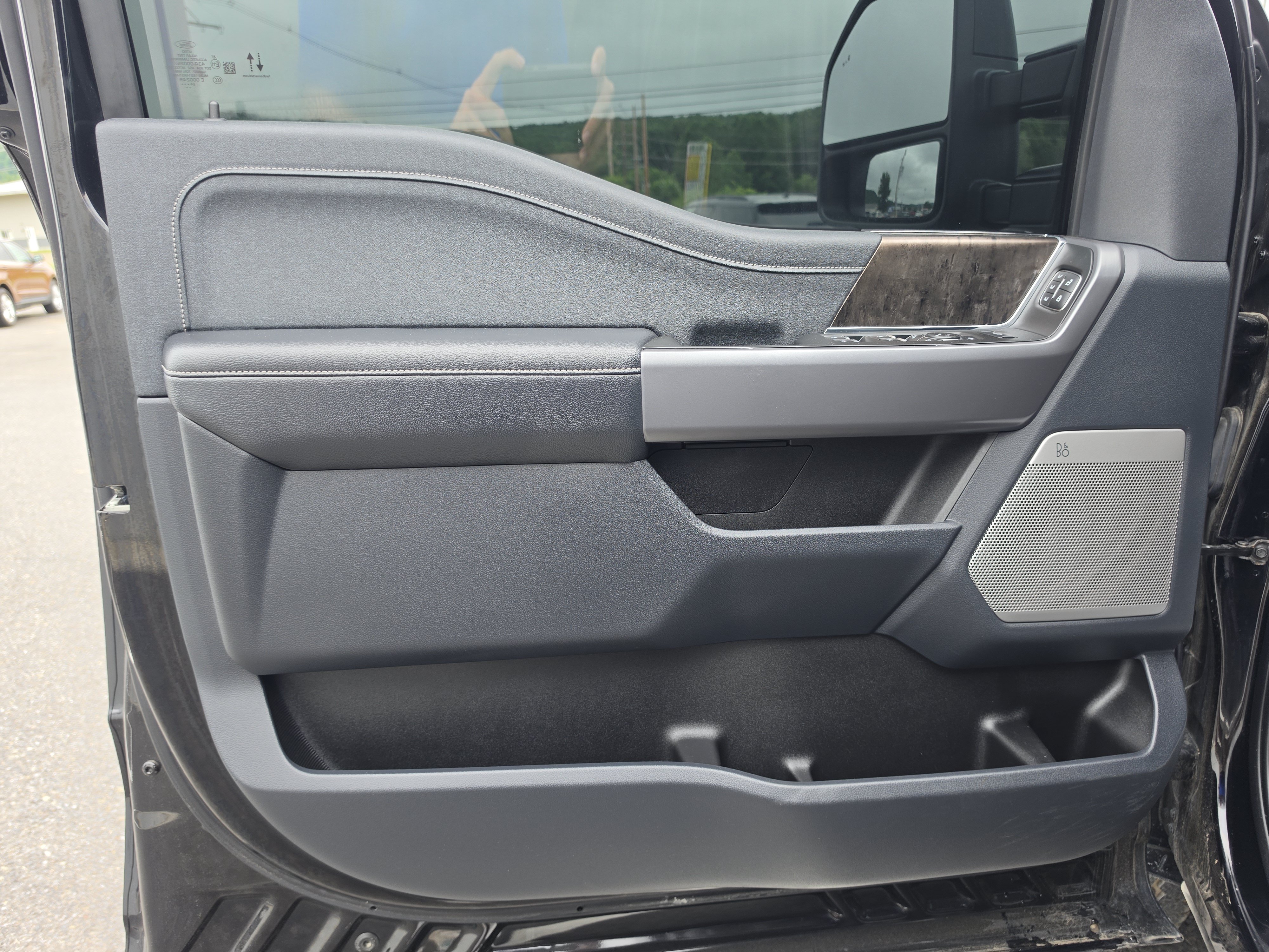 Used 2023 Ford F350 Lariat w/ Tremor Off-Road Package AWD/4WD image 13