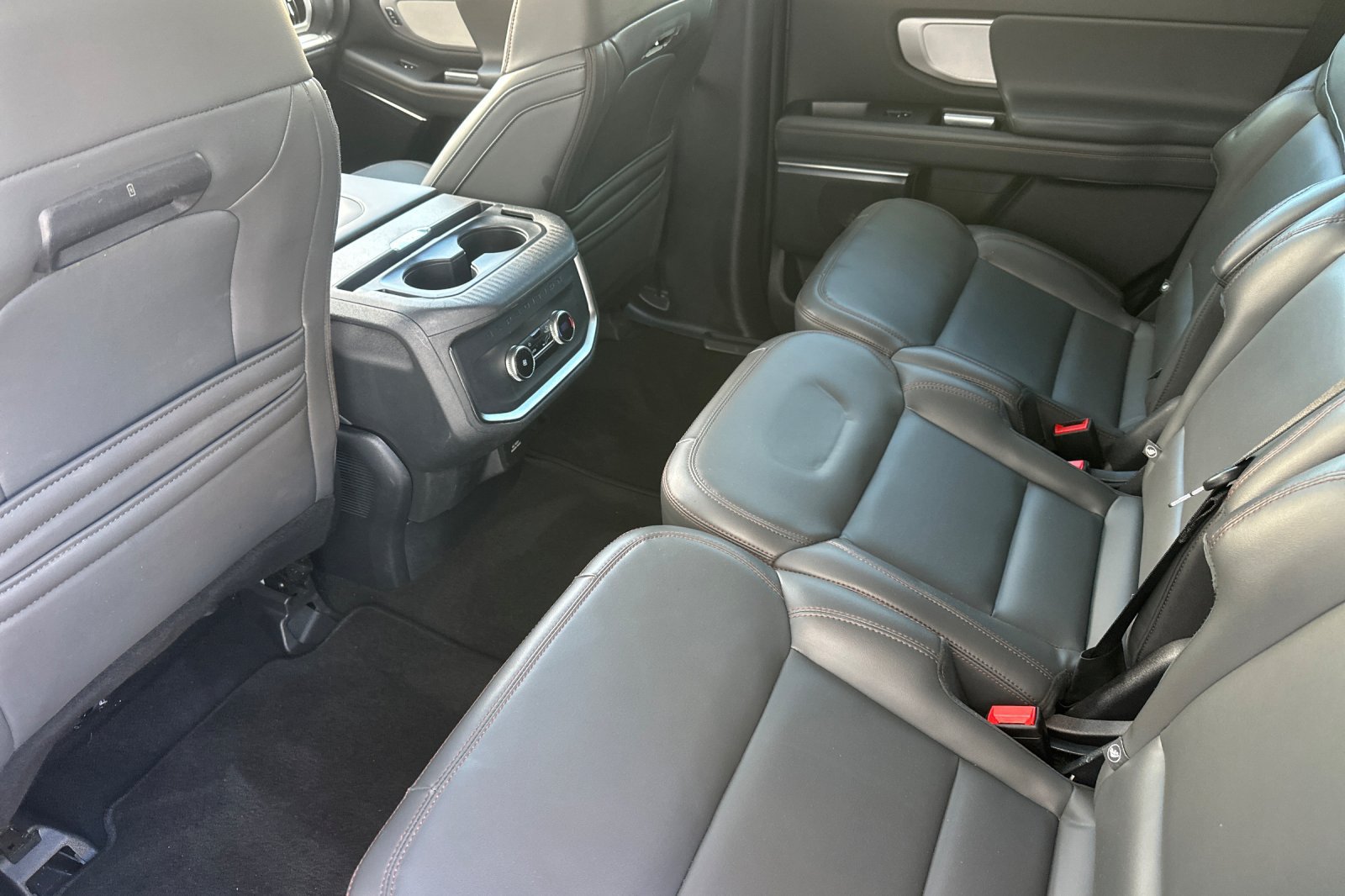 Used 2025 Ford Expedition Active AWD/4WD image 13
