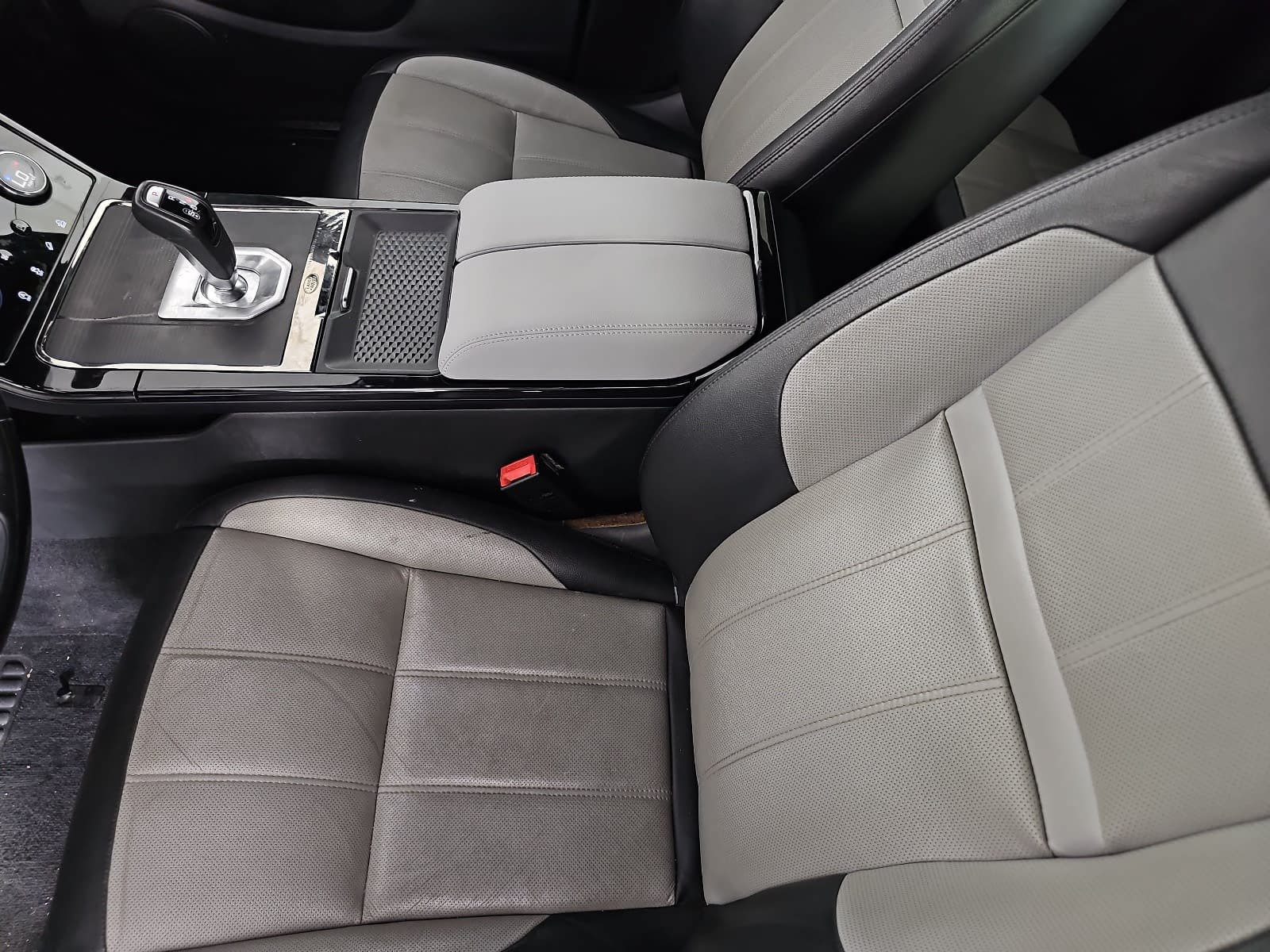 Used 2020 Land Rover Range Rover Evoque R-Dynamic S AWD/4WD image 16