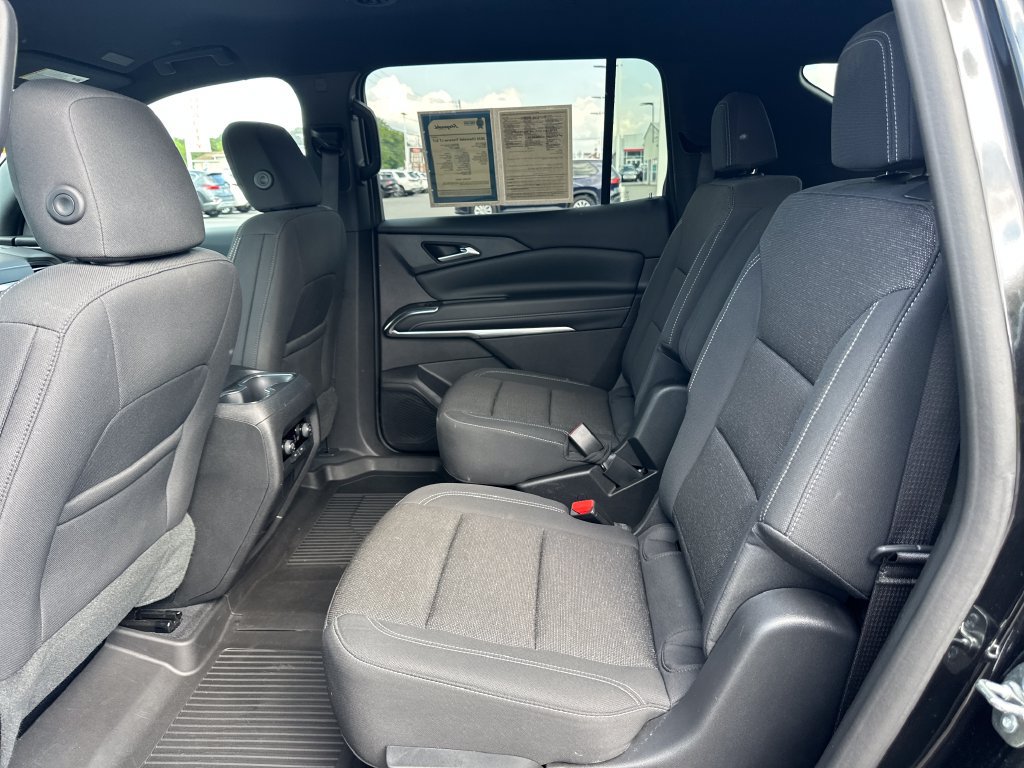 Used 2025 Chevrolet Traverse LT w/ LPO, Floor Liner Package FWD image 17