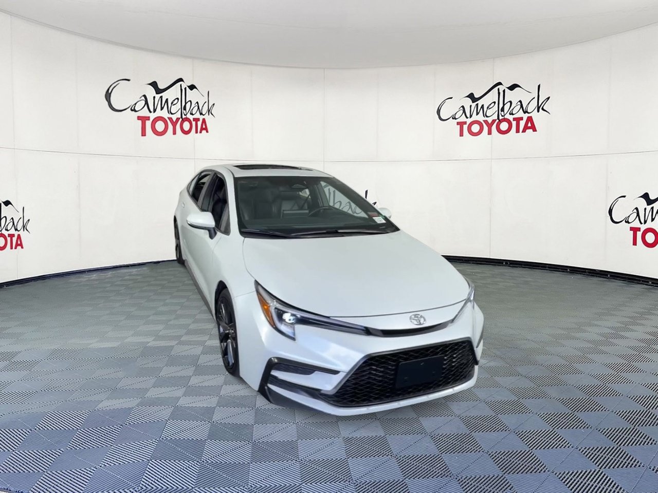 Used 2024 Toyota Corolla XSE FWD image 6