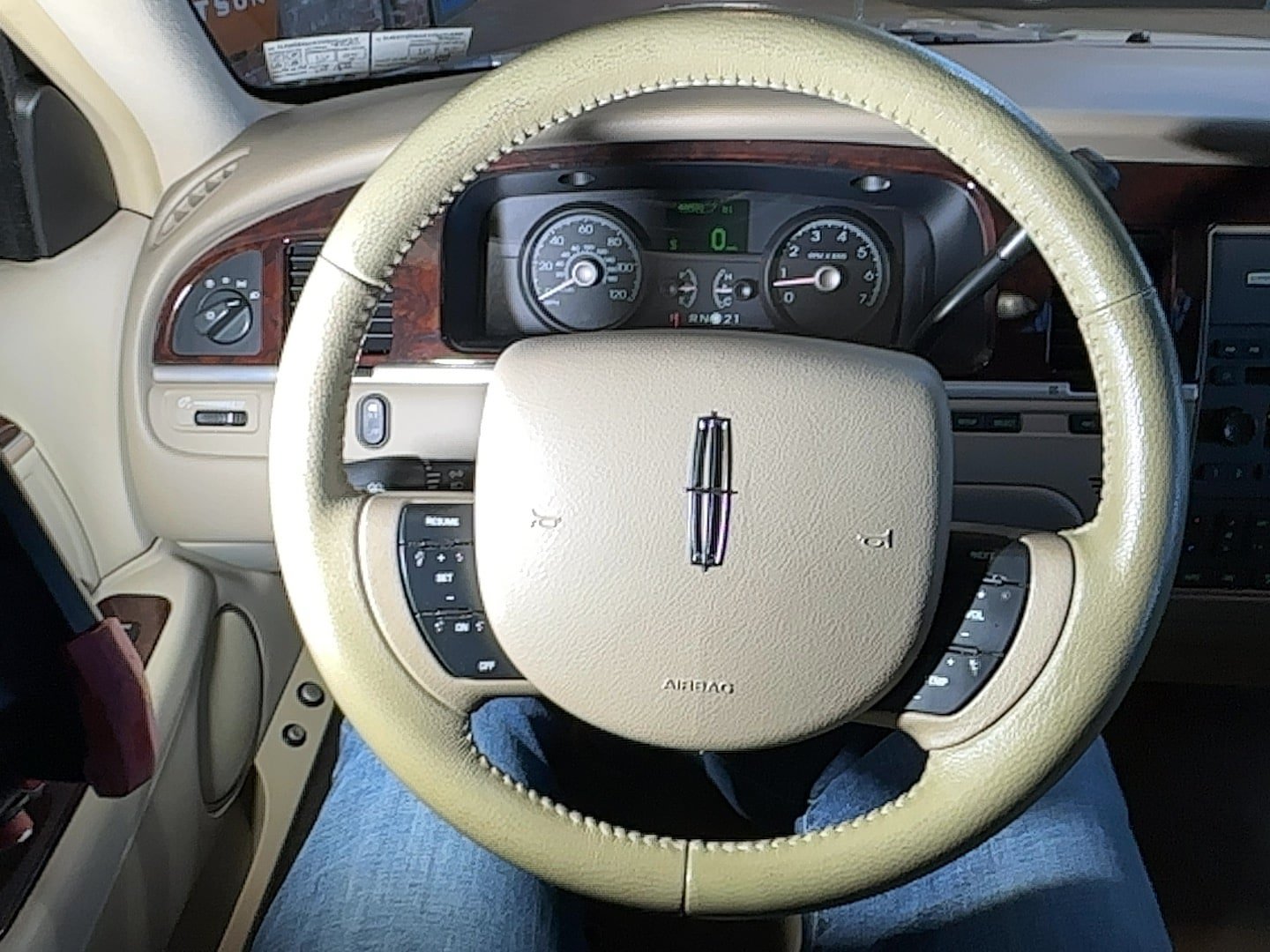 Used 2007 Lincoln Town Car Signature RWD image 20