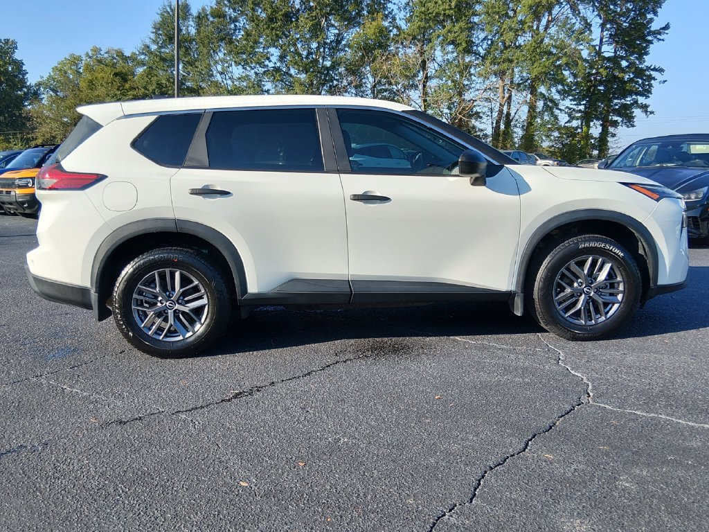 Used 2025 Nissan Rogue S FWD image 3