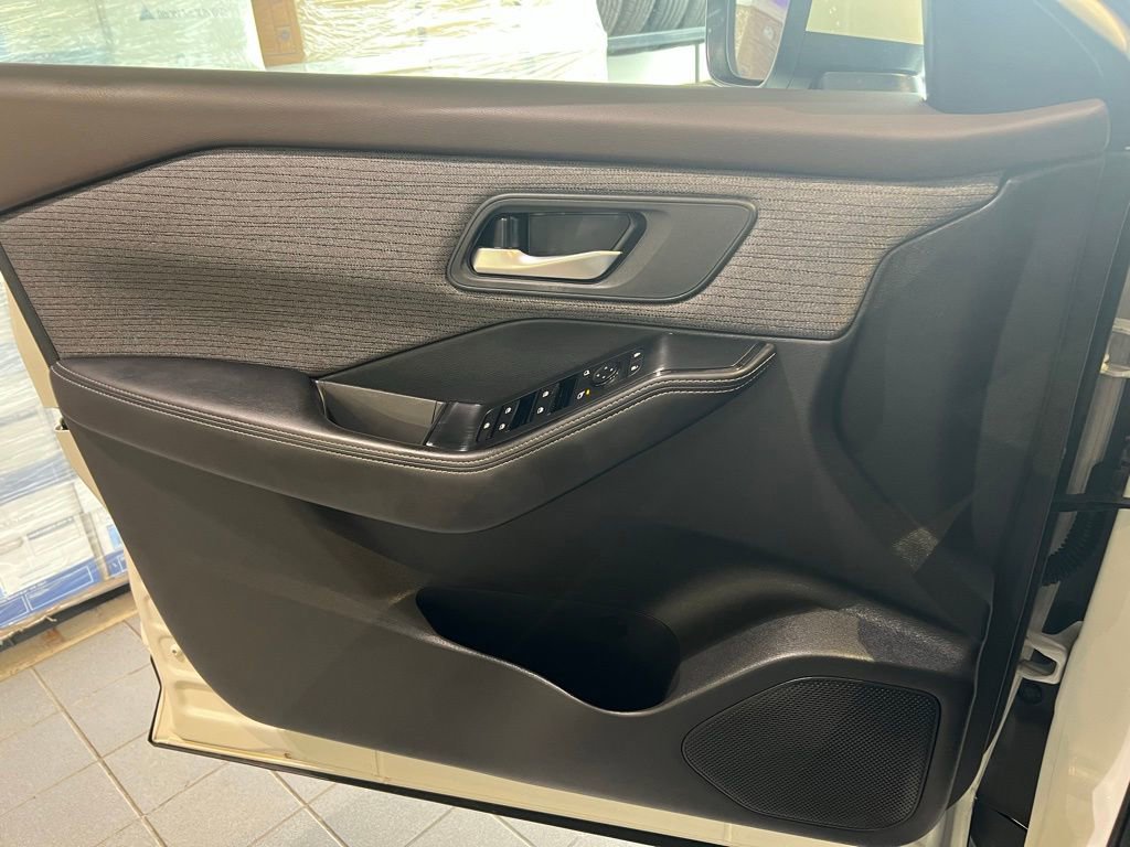 Used 2021 Nissan Rogue SV AWD/4WD image 19