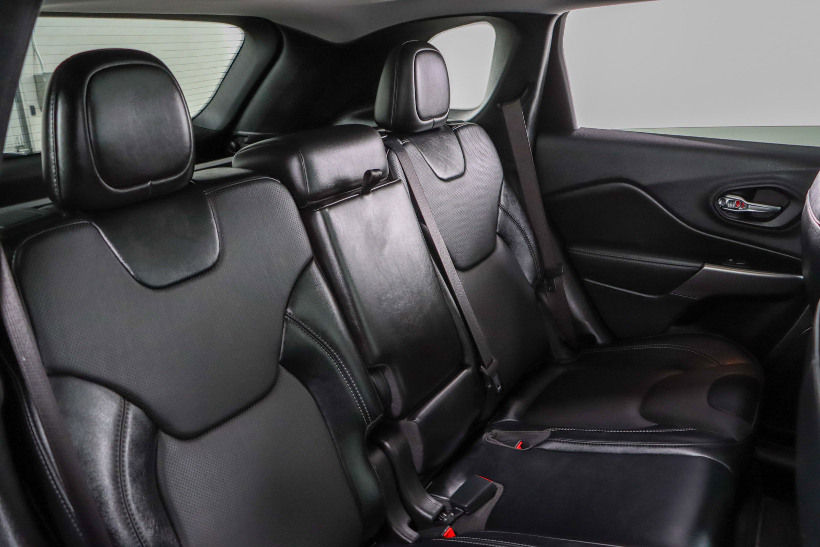 Used 2022 Jeep Cherokee Limited w/ Sun & Sound Group AWD/4WD image 29
