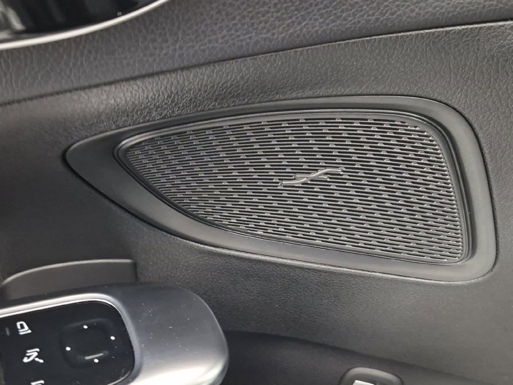 Used 2024 Mercedes-Benz C 300 Sedan image 15