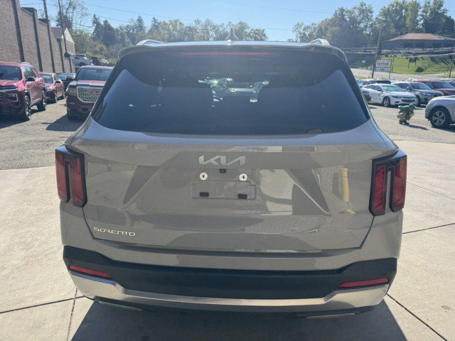 Used 2025 Kia Sorento S w/ Panoramic Sunroof Package FWD image 4