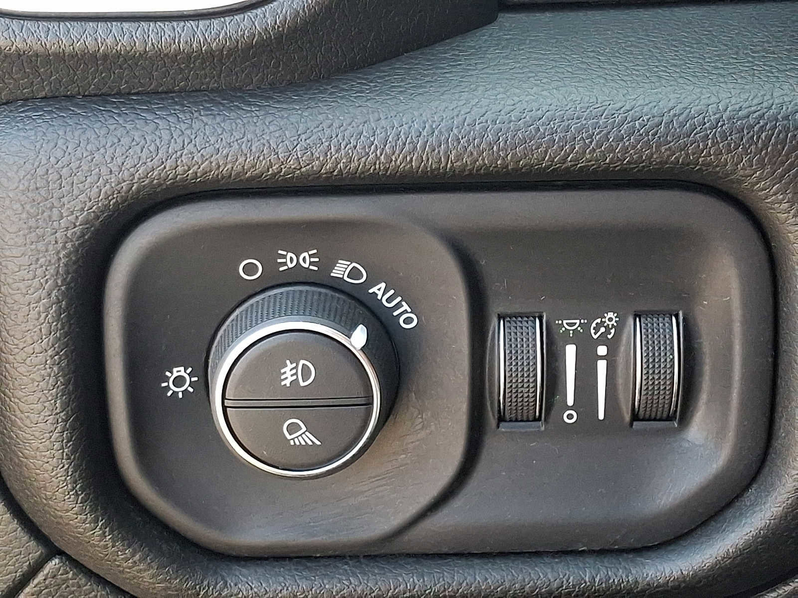 Used 2025 RAM 1500 Big Horn AWD/4WD image 24