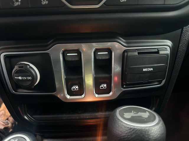 Used 2021 Jeep Wrangler Sport image 30