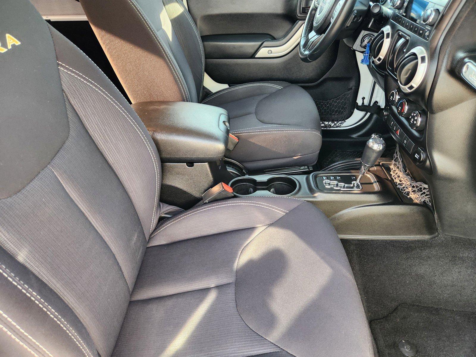 Used 2014 Jeep Wrangler Sahara image 11