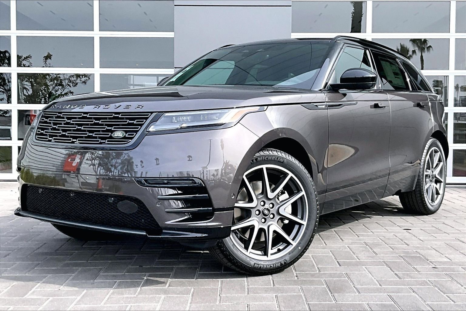 New 2026 Land Rover Range Rover Velar Dynamic SE image 1