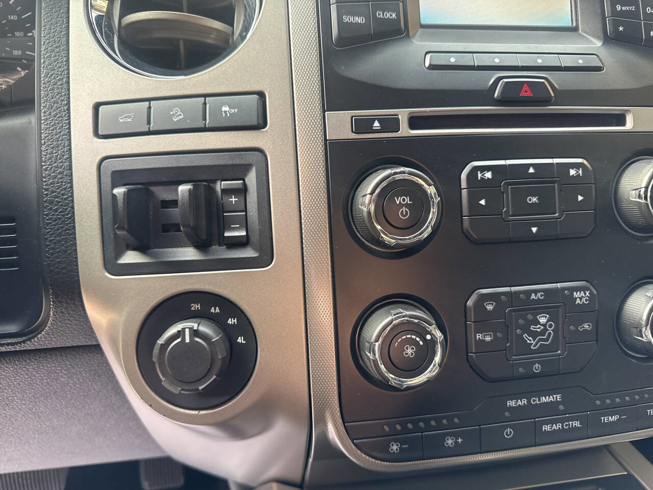 Used 2015 Ford Expedition XLT w/ Equipment Group 201A image 25