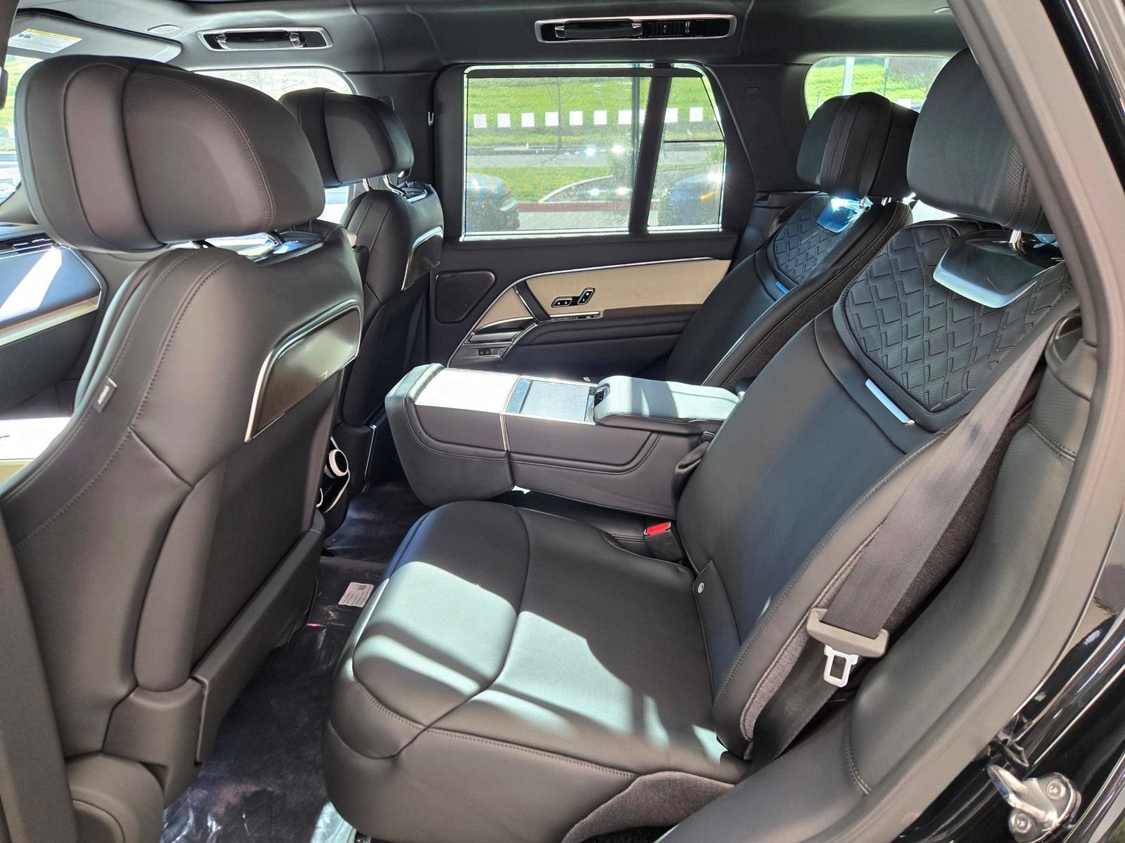 New 2026 Land Rover Range Rover SV AWD/4WD image 7