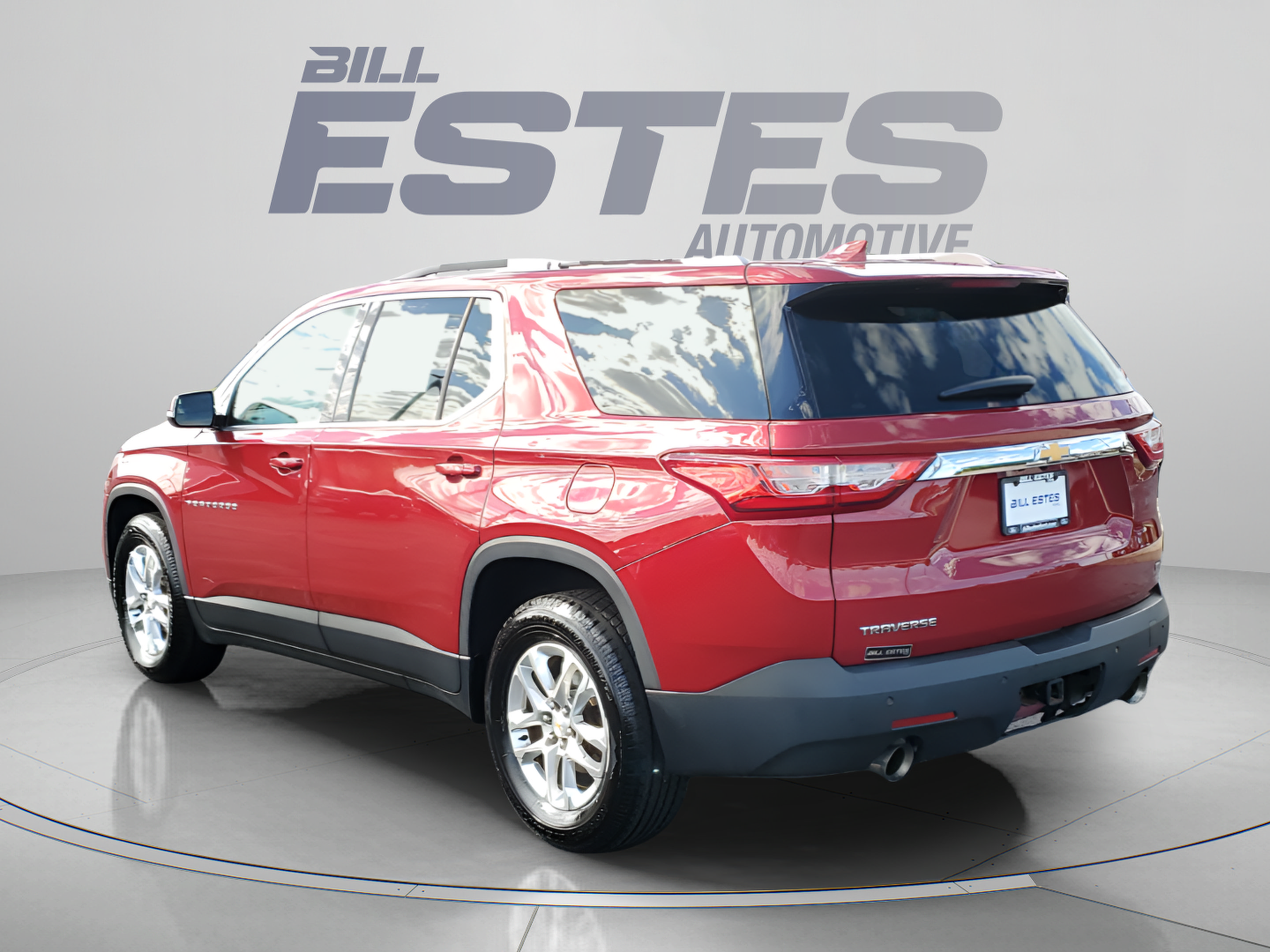 Used 2018 Chevrolet Traverse LT FWD image 2