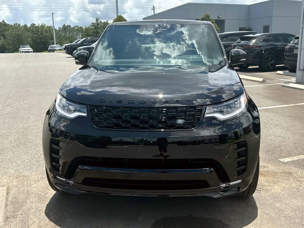 Used 2025 Land Rover Discovery Dynamic SE AWD/4WD image 10